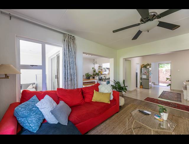 3 BEDROOM APARTMENT FOR SALE IN BRYANSTON